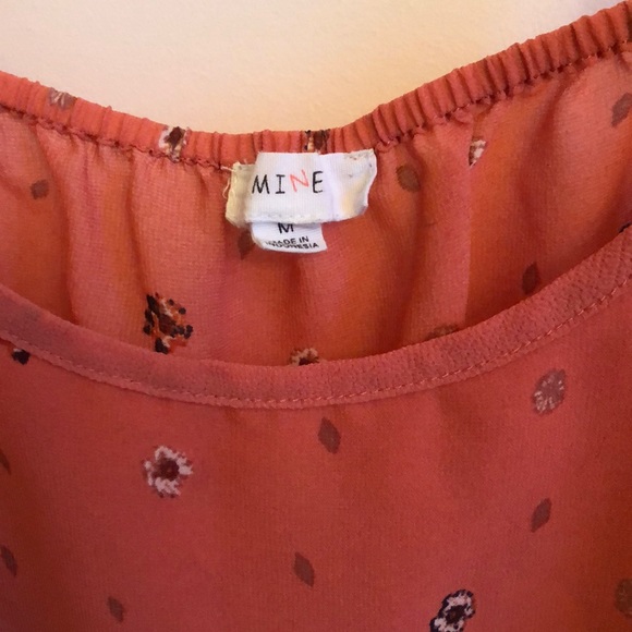 3/$15 Cute Flower Print Top 💐💐 - Picture 3 of 3